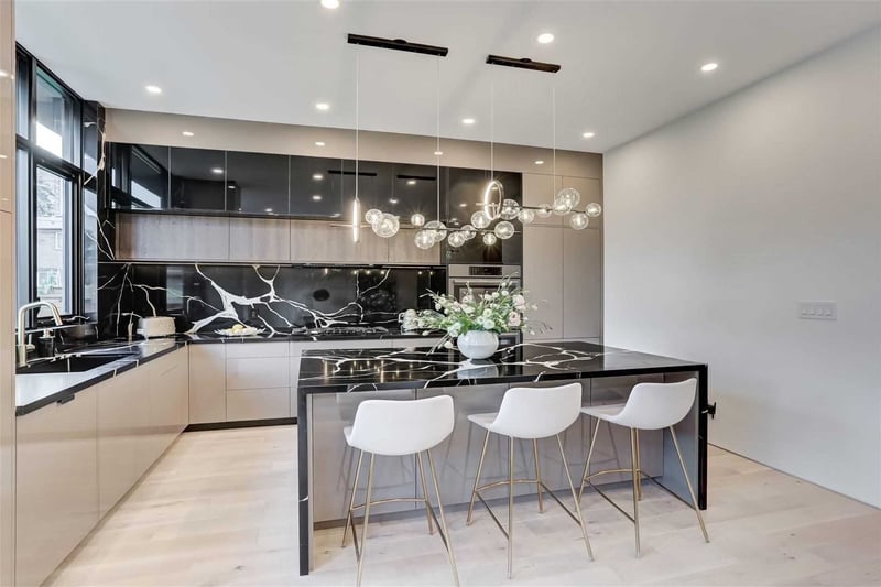 Luxury estate at 16 Lemonwood Drive, Etobicoke, ON — photo 4
