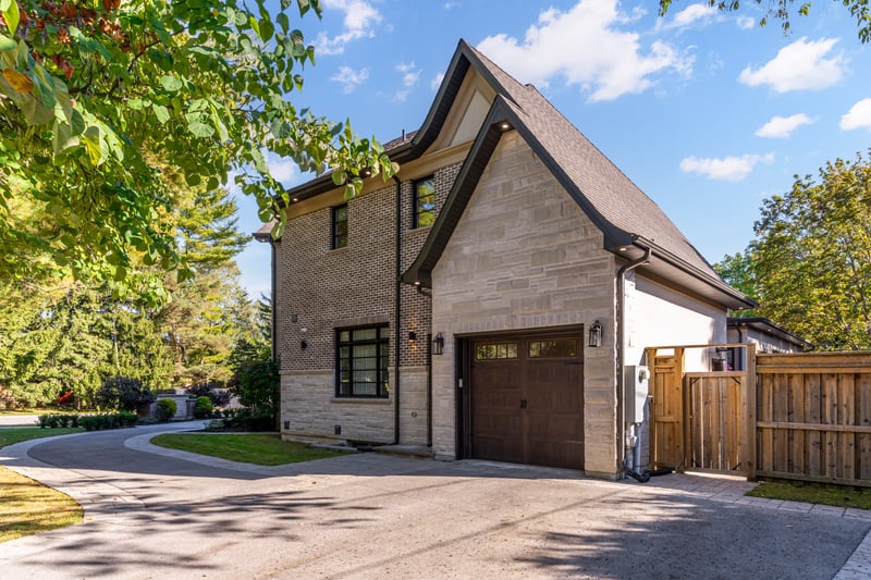 Luxury estate at 126 McGregor Crescent, Ancaster, ON — photo 4