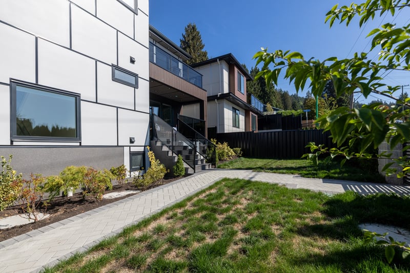 Luxury estate at 806 Montroyal Boulevard, North Vancouver, BC — photo 41