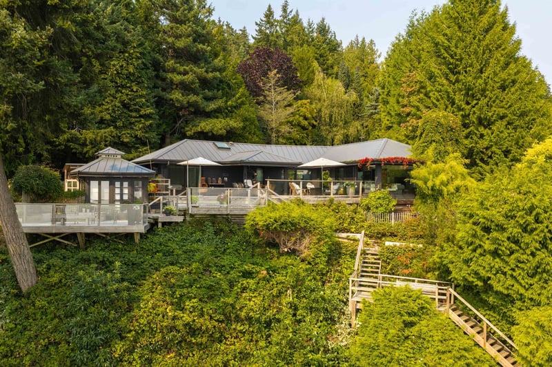 3-bedroom luxury home in 1801 Arbutus Point Road, Bowen Island, BC
