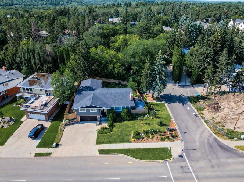 Luxury estate at 13615 Buena Vista Road Northwest, Edmonton, AB — photo 2