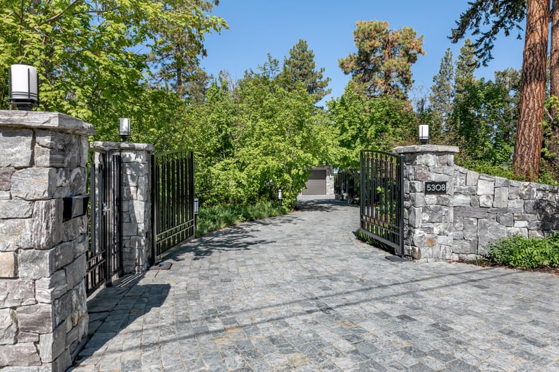 Luxury estate at 5308 Lakeshore Road, Kelowna, BC — photo 3