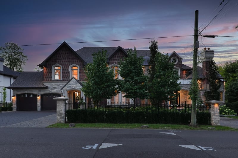 Luxury estate at 1459 Stavebank Road, Mississauga, ON — photo 9