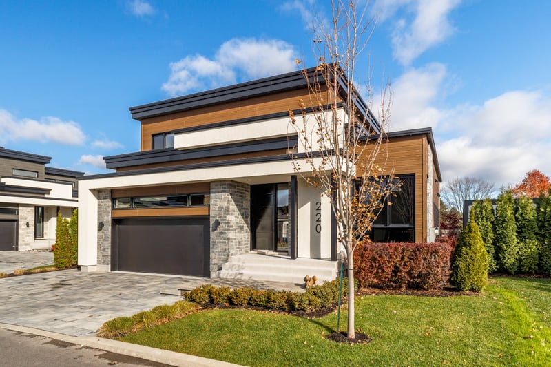 Luxury estate at 220 Rue Brunelle, Sainte-Julie, QC — photo 2