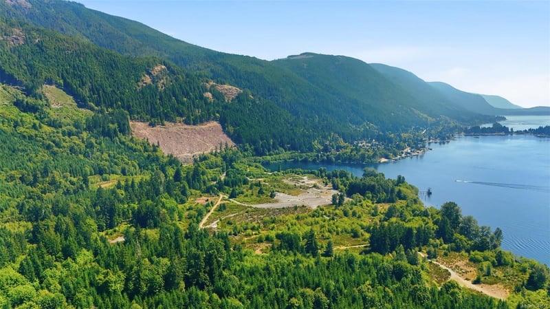 Luxury estate at 10780 North Shore Road, Youbou, BC — photo 9
