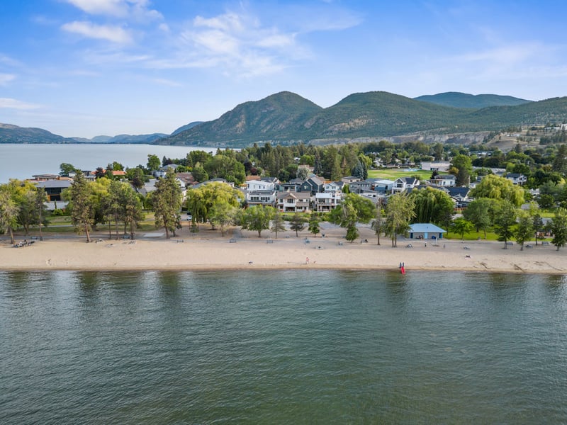 5-bedroom luxury home in 886 Lighthouse landing, Summerland, BC