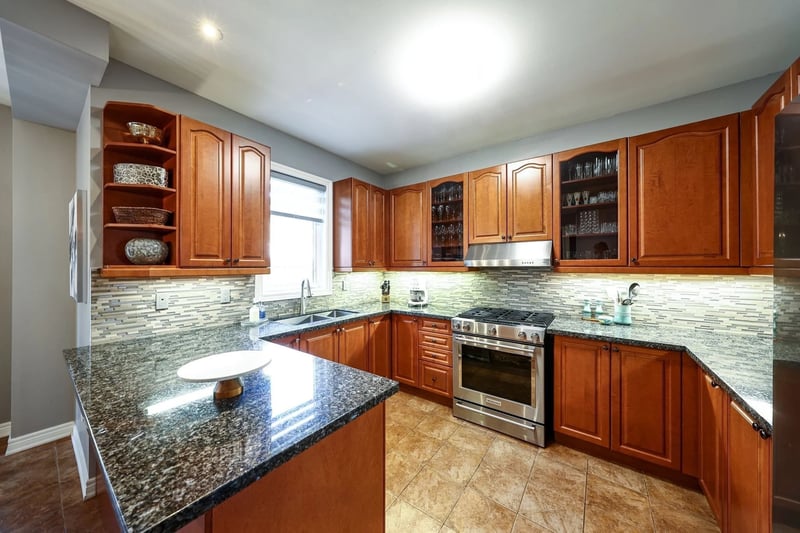 Luxury estate at 140 Humber Forest Court, Vaughan, ON — photo 10