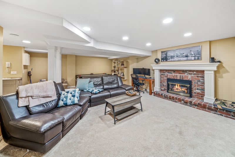 Luxury estate at 76 Stradbrooke Way Southwest, Calgary, AB — photo 31