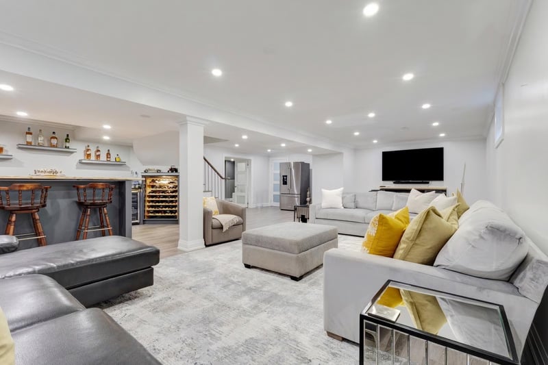 Luxury estate at 807 Indian Road, Mississauga, ON — photo 21