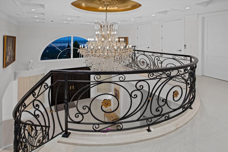 Luxury estate at 1522 Chartwell Drive, West Vancouver, BC — photo 2