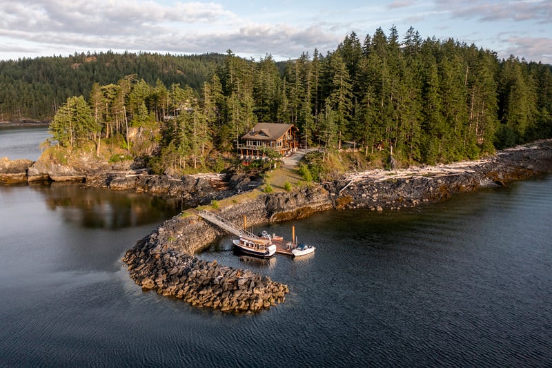 Luxury estate at 2100 Redonda Drive, Quadra Island — photo 3