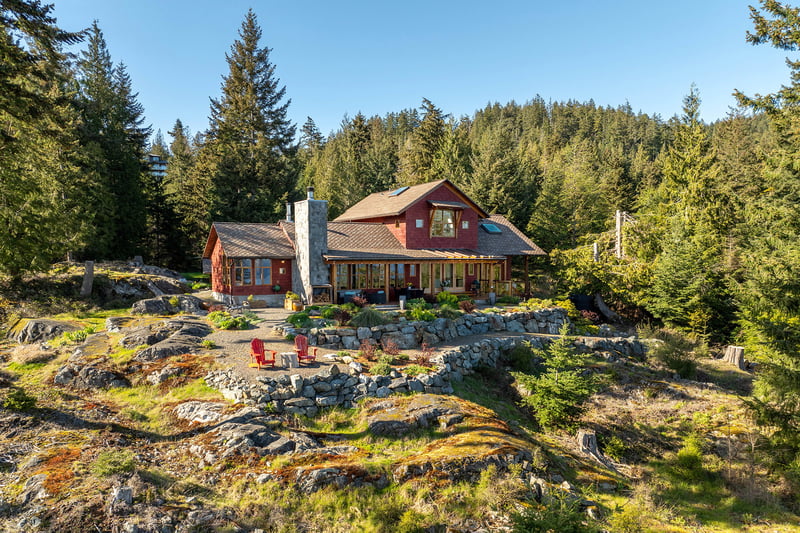 Luxury estate at 1004 Cowan Point Drive, Bowen Island, BC — photo 2