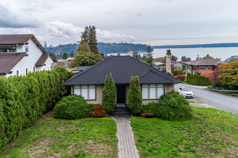 Luxury estate at 1196 Fulton Avenue, West Vancouver — photo 4