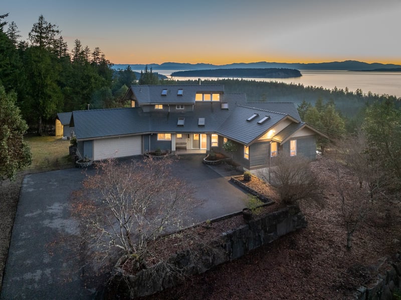 Luxury estate at 10339 Sunshine Coast Highway, Halfmoon Bay, BC — photo 2