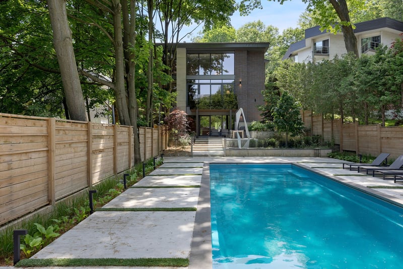 Luxury estate at 11 North Drive, Toronto — photo 12