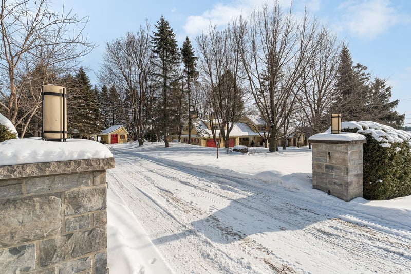 Luxury estate at 1365 Rue Principale, Saint-Paul-d'Abbotsford, QC — photo 32