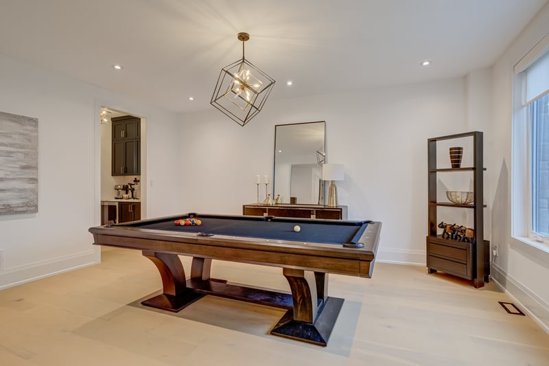 Luxury estate at 102 Cumming Court, Hamilton, ON — photo 6
