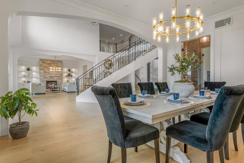 Luxury estate at 16927 40 Avenue, Surrey, BC — photo 9