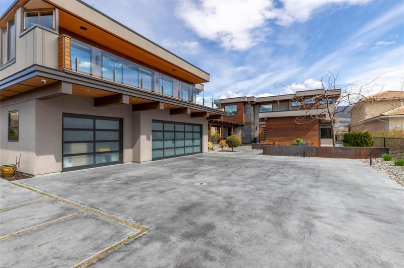 Luxury estate at 5818 Dale Avenue, Summerland, BC — photo 3