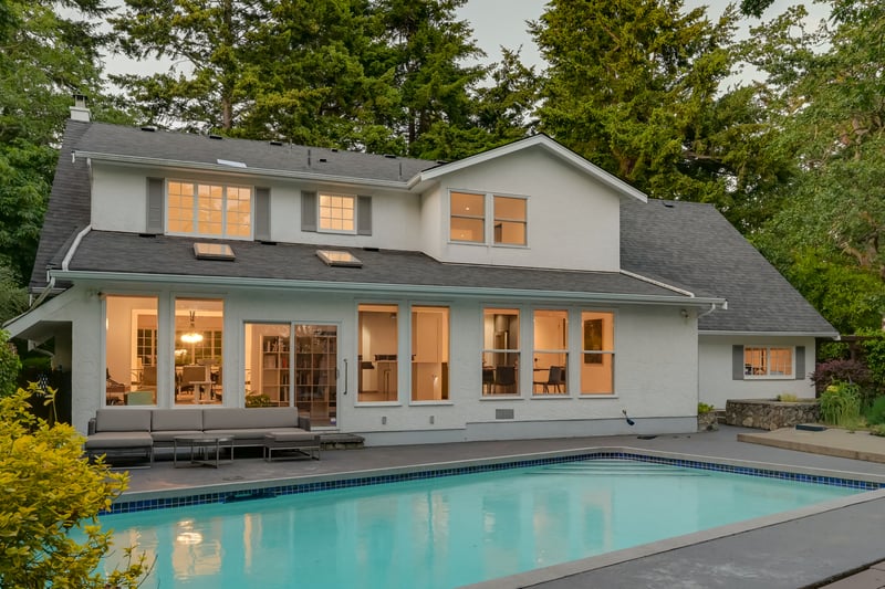 Luxury estate at 2861 Tudor Avenue, Victoria, BC — photo 3