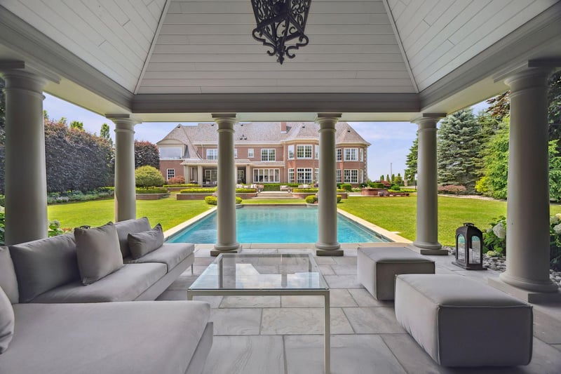Luxury estate at 91 Fairfield Drive, King City, ON — photo 3