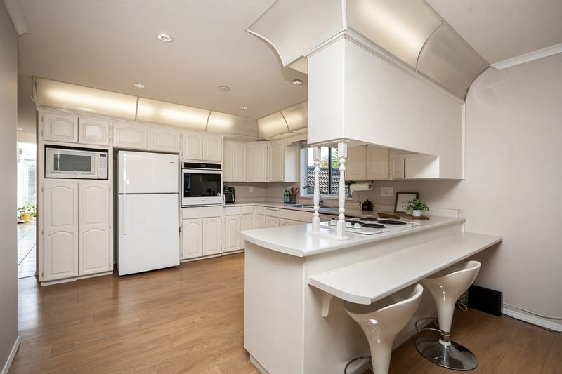 Luxury estate at 389 Metta Street, Port Moody, BC — photo 9