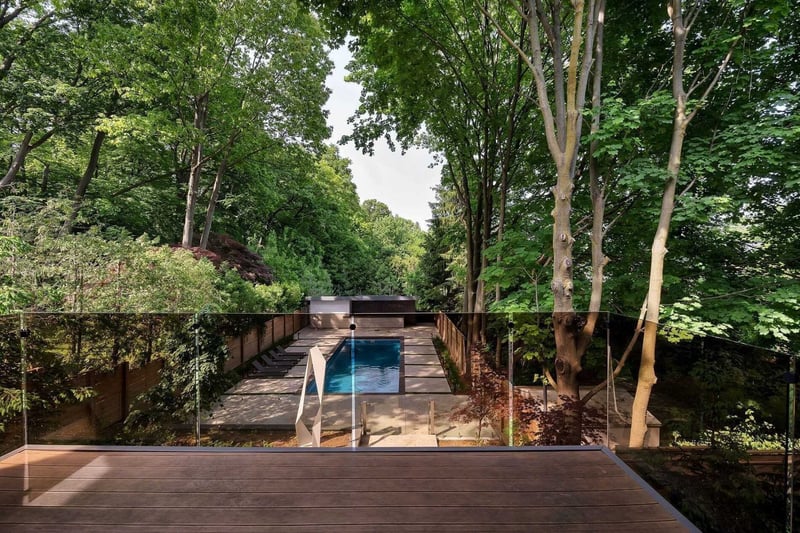 Luxury estate at 11 North Drive, Toronto — photo 11