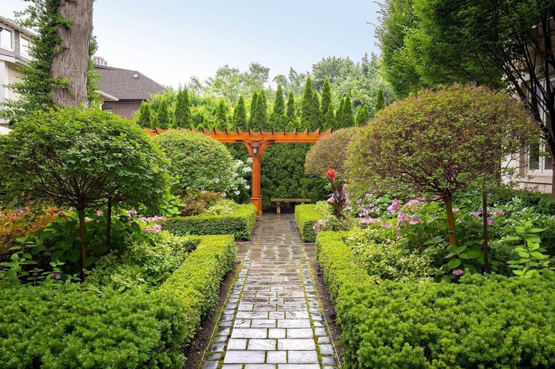 Luxury estate at 2 Montclair Avenue, Toronto — photo 13