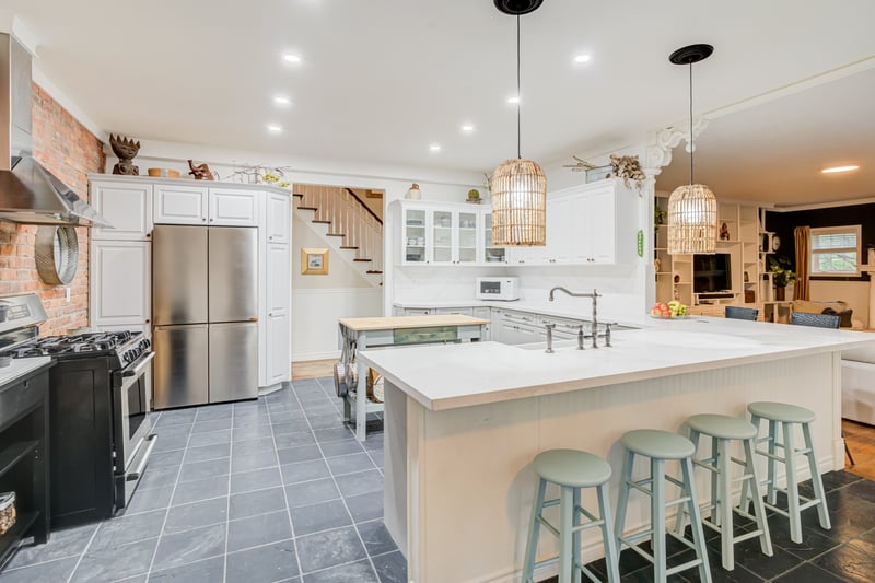 Luxury estate at 1097 Mineral Springs Road, Hamilton, ON — photo 7