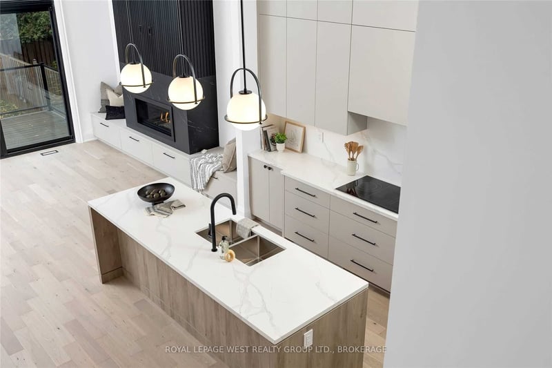 Luxury estate at 216 Delta Street, Etobicoke, ON — photo 4