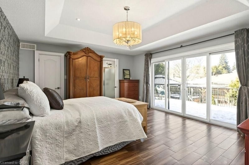 Luxury estate at 389 Clarendon Drive, Hamilton, ON — photo 10