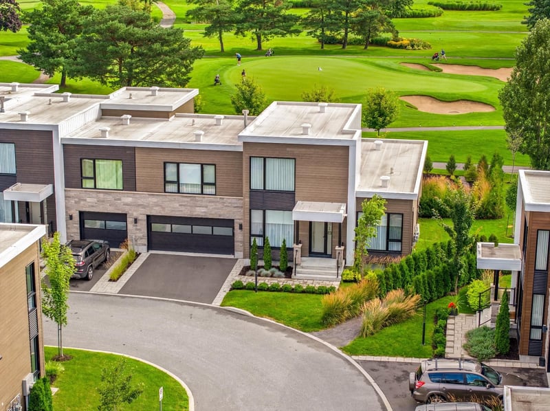 4-bedroom luxury home in 318 Rue Narbonne, Sainte-Julie, QC