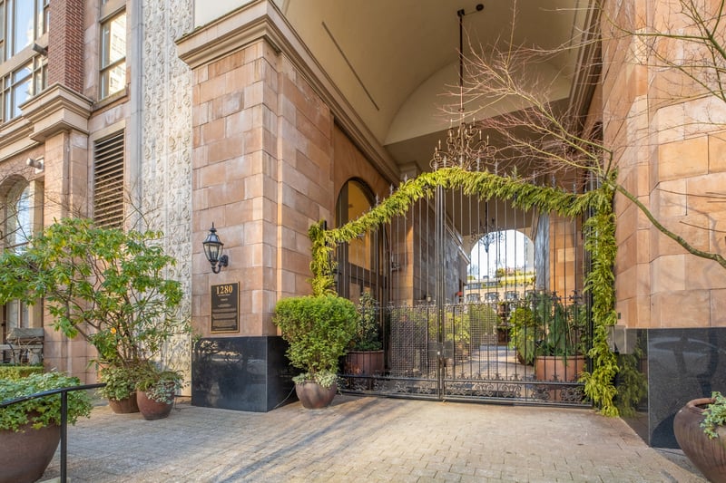 Luxury estate at 1258 Richards Street, Vancouver, BC — photo 3