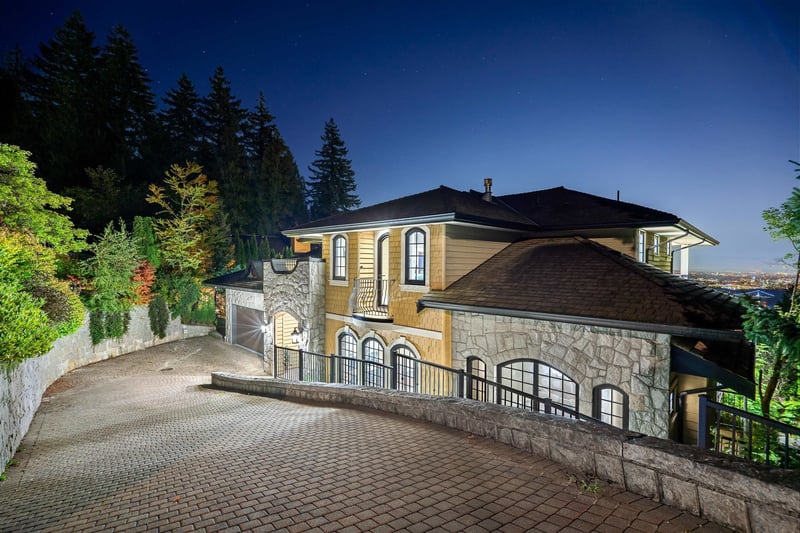 Luxury estate at 2336 Kadlec Court, West Vancouver, BC — photo 2