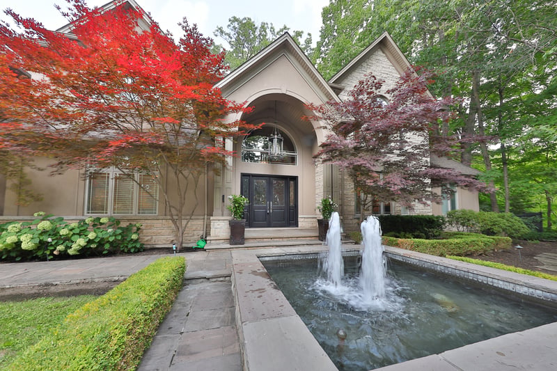 Luxury estate at 5047 Lakeshore Road, Burlington, ON — photo 3