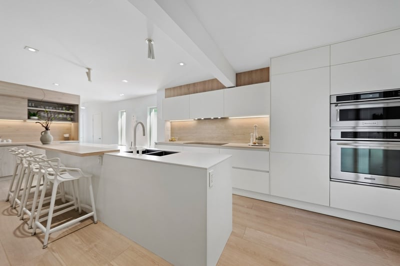 Luxury estate at 505 Burlington Avenue, Burlington, ON — photo 8