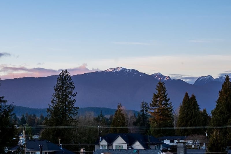 Luxury estate at 897 Cottonwood Avenue, Coquitlam, BC — photo 2