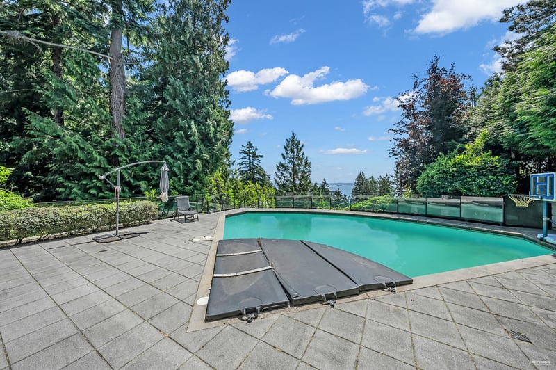 Luxury estate at 4668 Clovelly Walk, West Vancouver, BC — photo 11