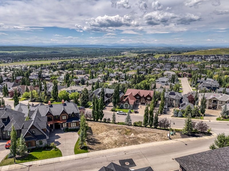 Luxury estate at 7695 Elkton Drive Southwest, Calgary, AB — photo 9