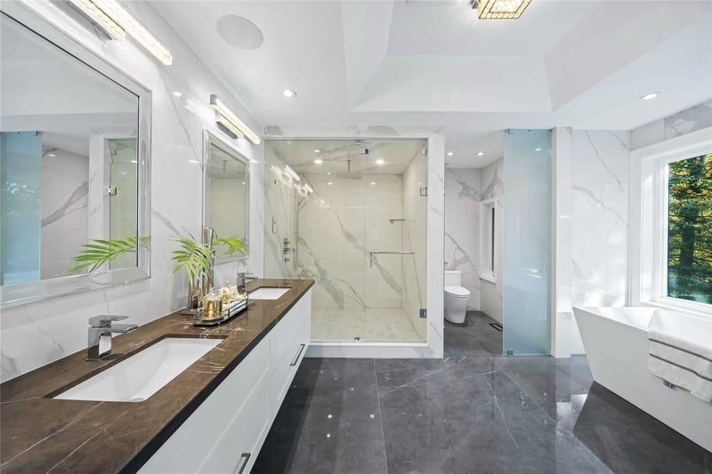Luxury estate at 93 Tamworth Road, Toronto — photo 8