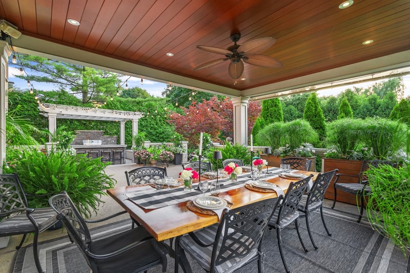 Luxury estate at 14 Delbrook Court, Hamilton, ON — photo 7