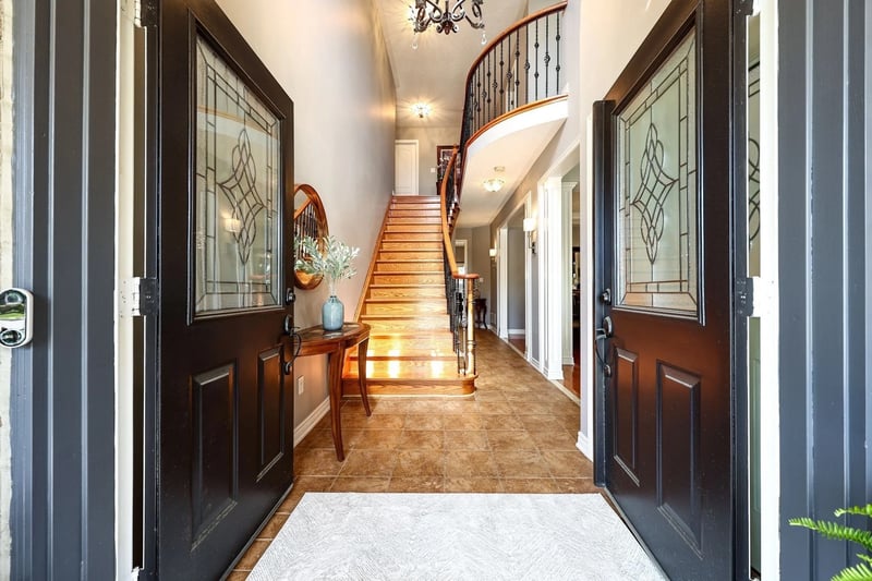 Luxury estate at 140 Humber Forest Court, Vaughan, ON — photo 2