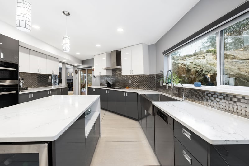 Luxury estate at 3722 Southridge Place, West Vancouver, BC — photo 8