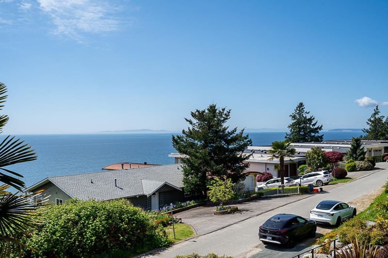 Luxury estate at 14535 Sunset Drive, White Rock, BC — photo 5