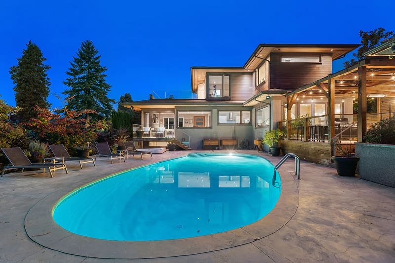 5-bedroom luxury home in 990 Jefferson Avenue, West Vancouver, BC