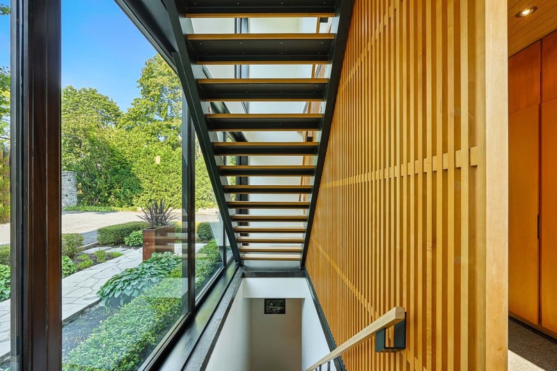 Luxury estate at 940 Chemin du Bord-du-Lac-Lakeshore, Dorval, QC — photo 2