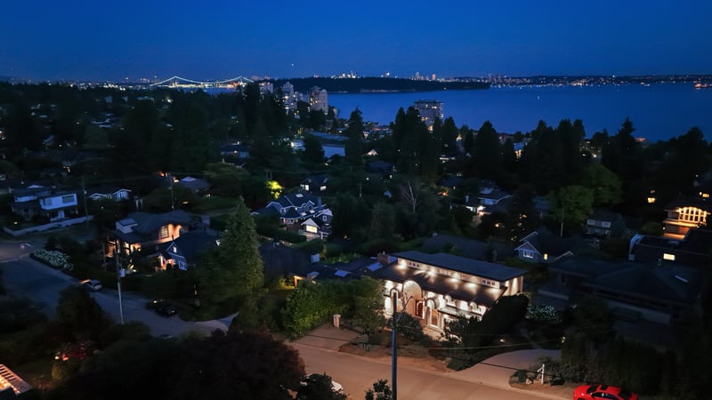 Luxury estate at 2540 Mathers Avenue, West Vancouver, BC — photo 4