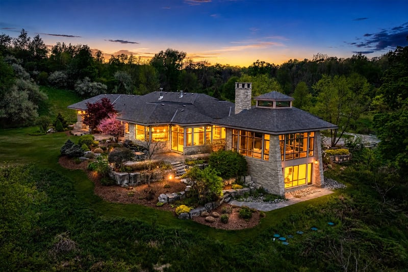 Luxury estate at 1099 Mineral Springs Road, Hamilton, ON — photo 2
