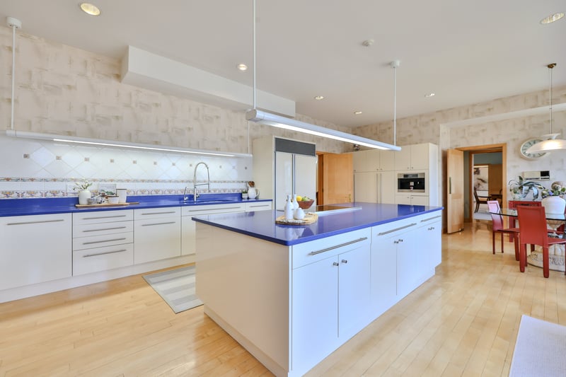 Luxury estate at 937 Whittier Crescent, Mississauga, ON — photo 11