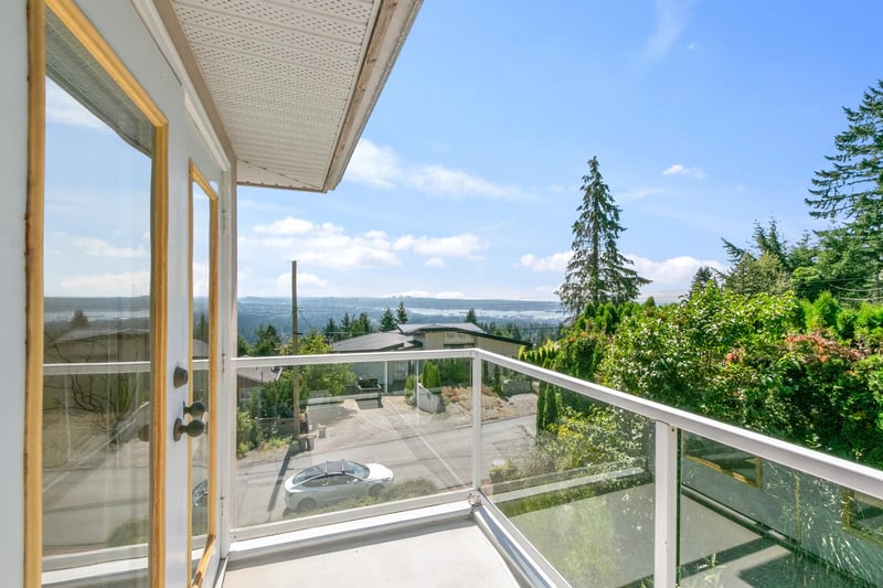 Luxury estate at 530 Craigmohr Drive, West Vancouver, BC — photo 16